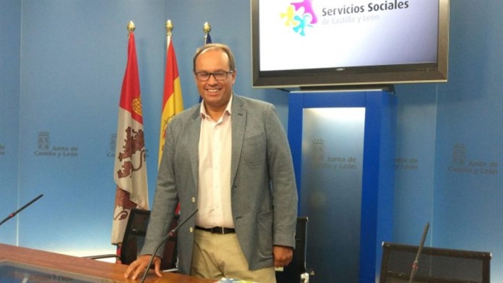 MANOS LIMPIAS PRESENTA UNA QUEJA AL CONSEJERO DE FAMILIA